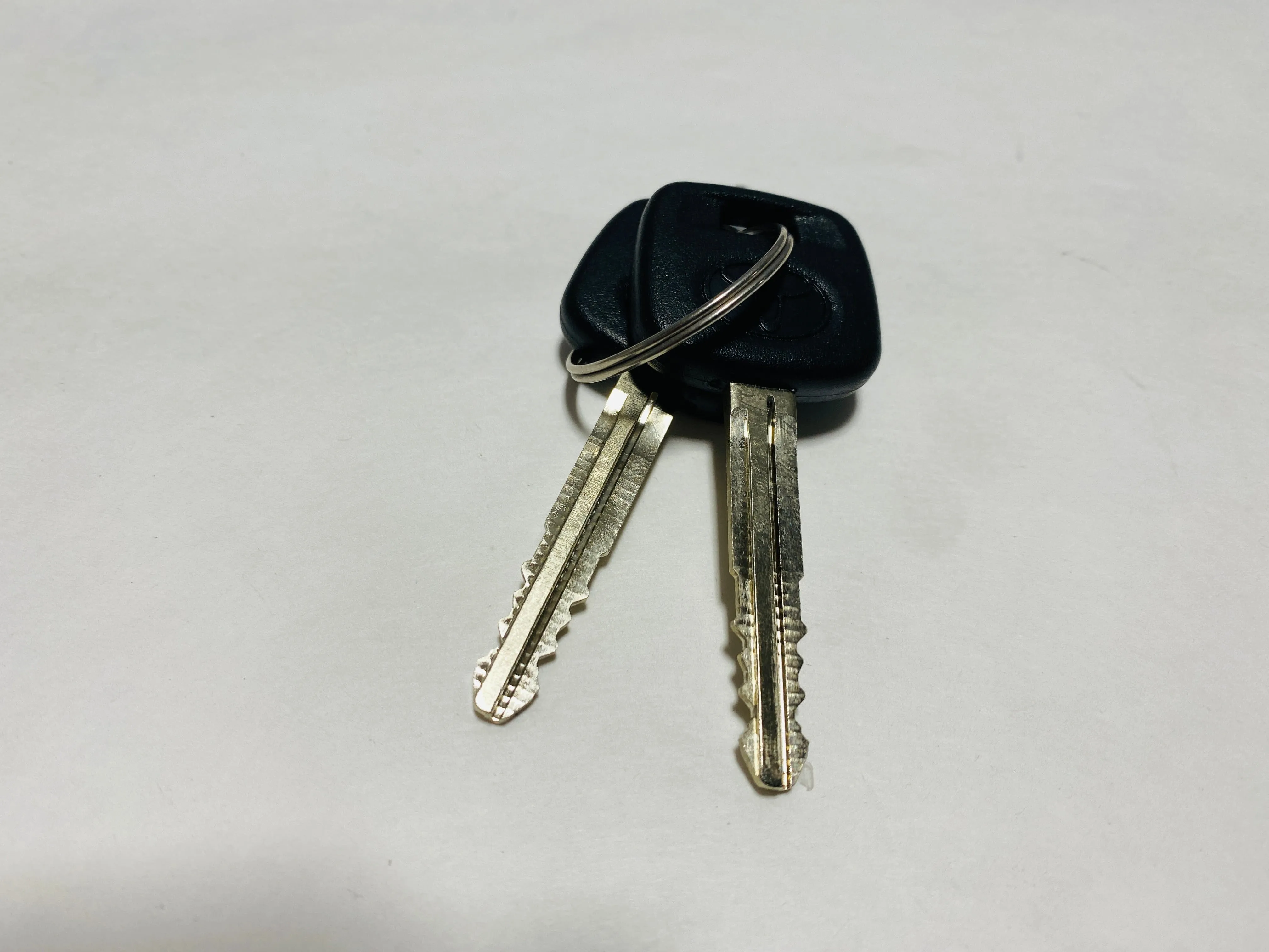 2015-2021 Tundra Tacoma Tailgate Lock Cylinder and Key - Non Smart Key Tailgate