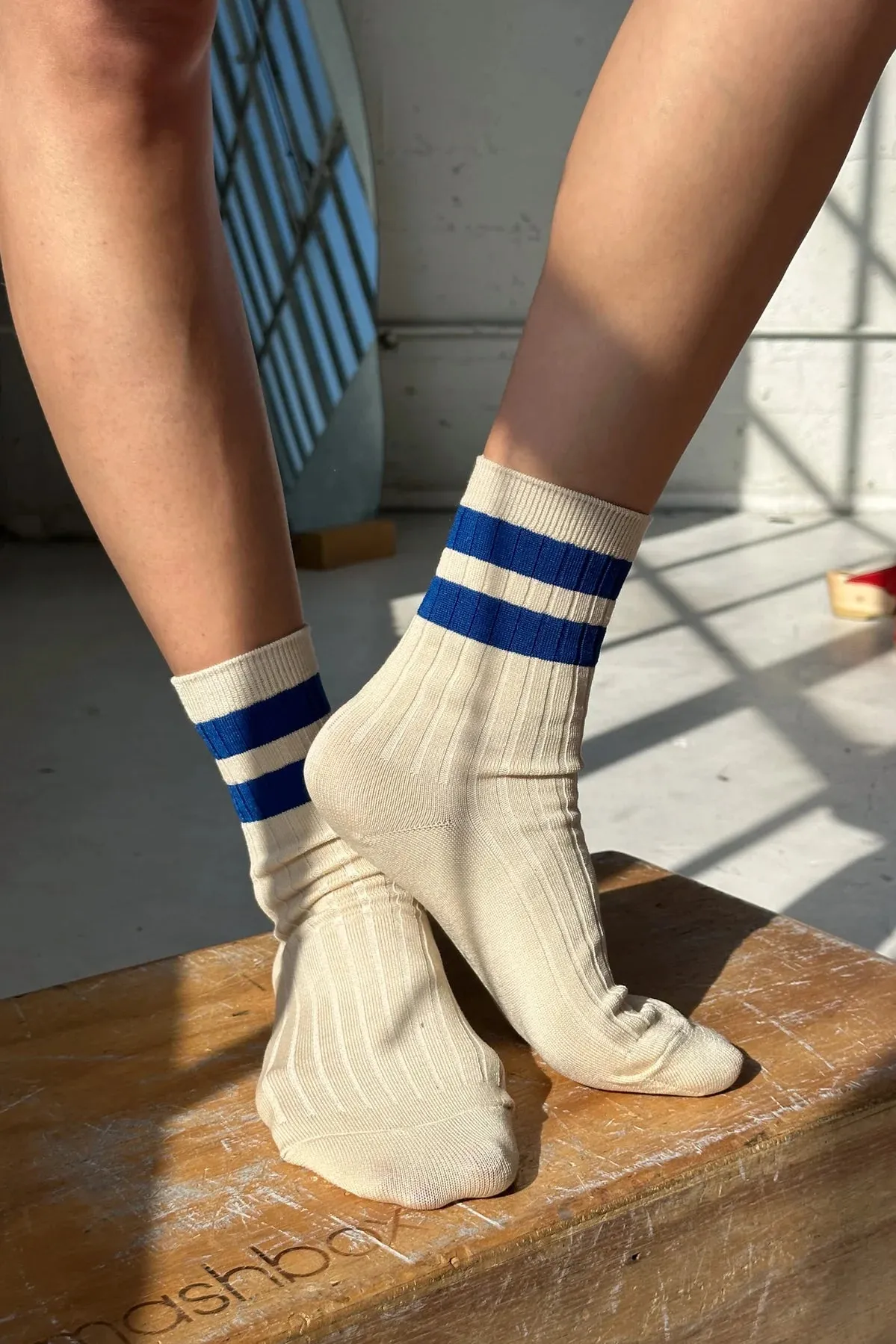 HER VARSITY SOCKS AZURE