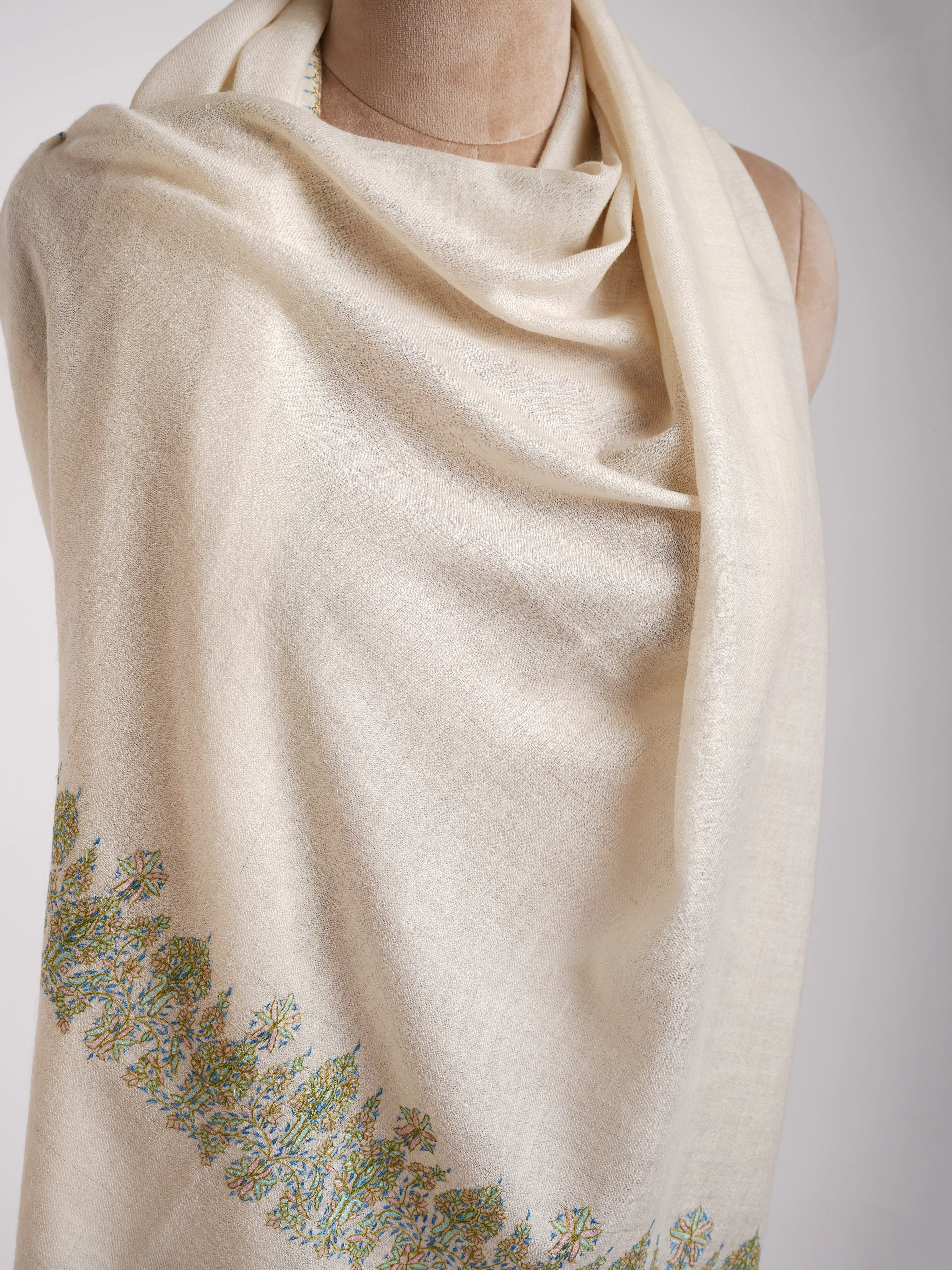 Ivory Minimalistic Palladar Indian Cashmere Stole